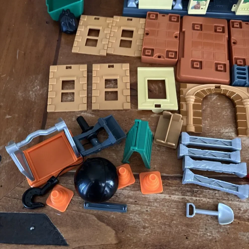 Fisher Price Handy Manny's Workshop Playset And Toolbelt